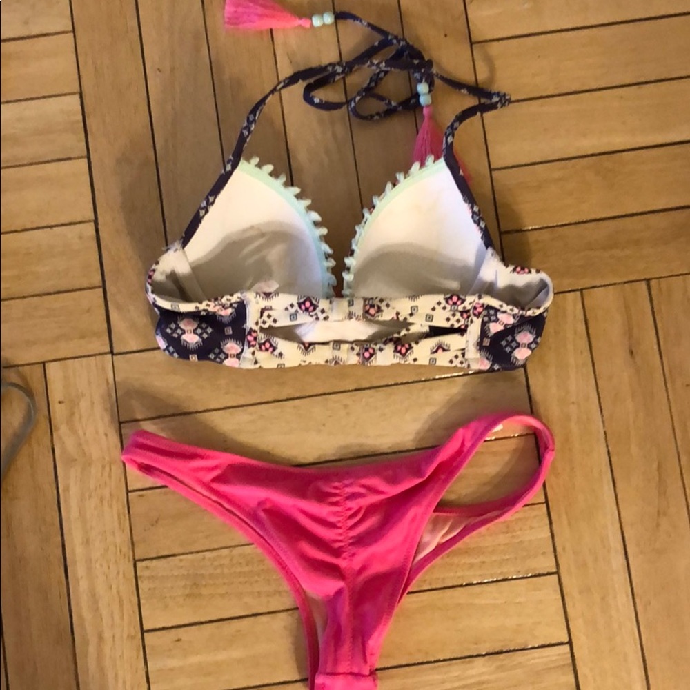 Victoria’s Secret bikini - Picture 5 of 8